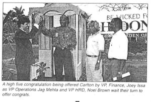 324a- A high five congratulation - Hedo News -  March 1997 Joe Joey Joseph Issa Jamaica
